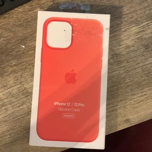 Brand New in Box Apple iPhone 12/12Pro silicone case